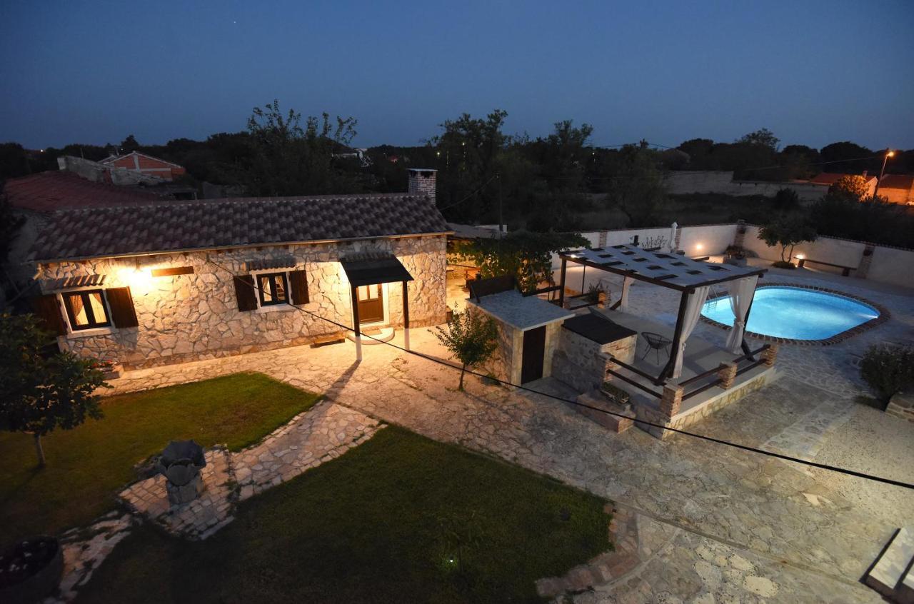 House & Palaca *