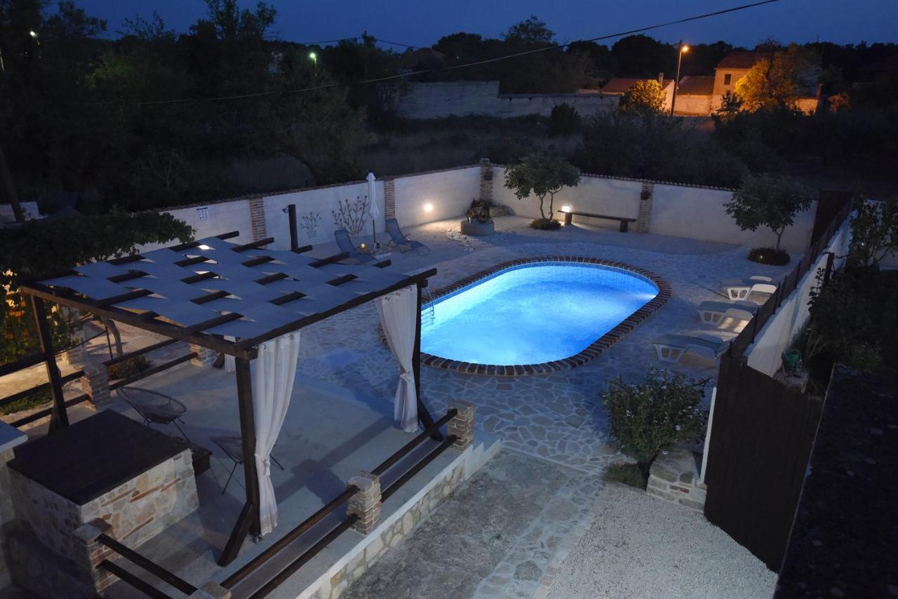 House & Palaca *