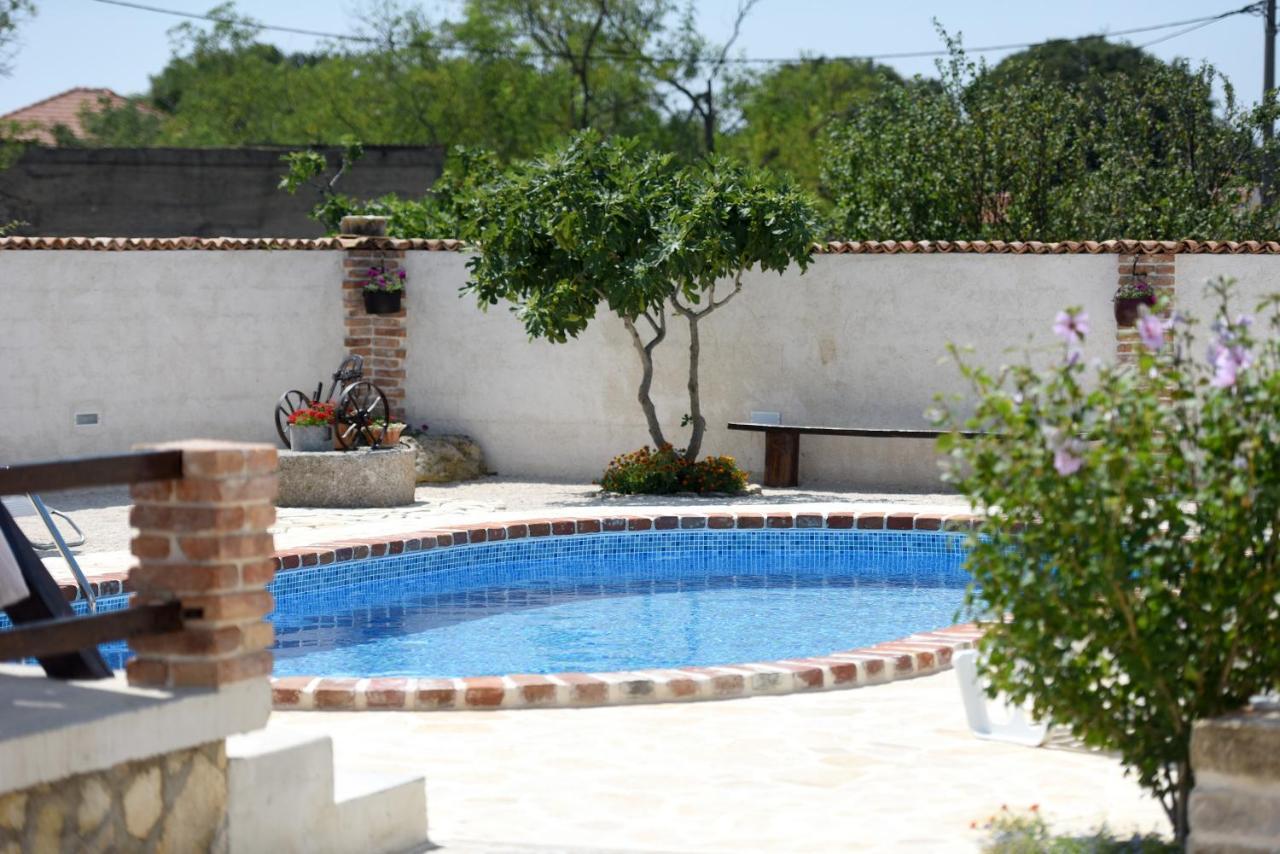 House & Palaca Donji Zemunik