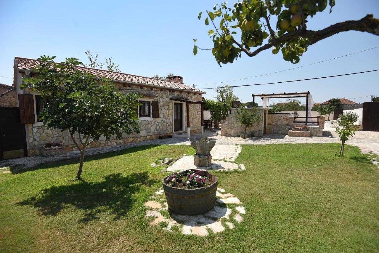 House & Palaca Ferienhaus Donji Zemunik