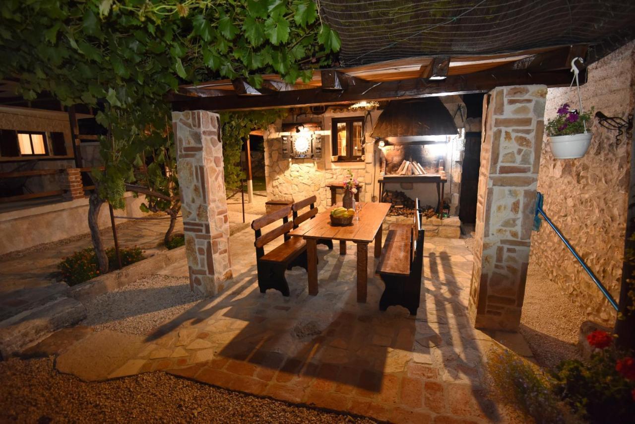 House & Palaca Ferienhaus Donji Zemunik