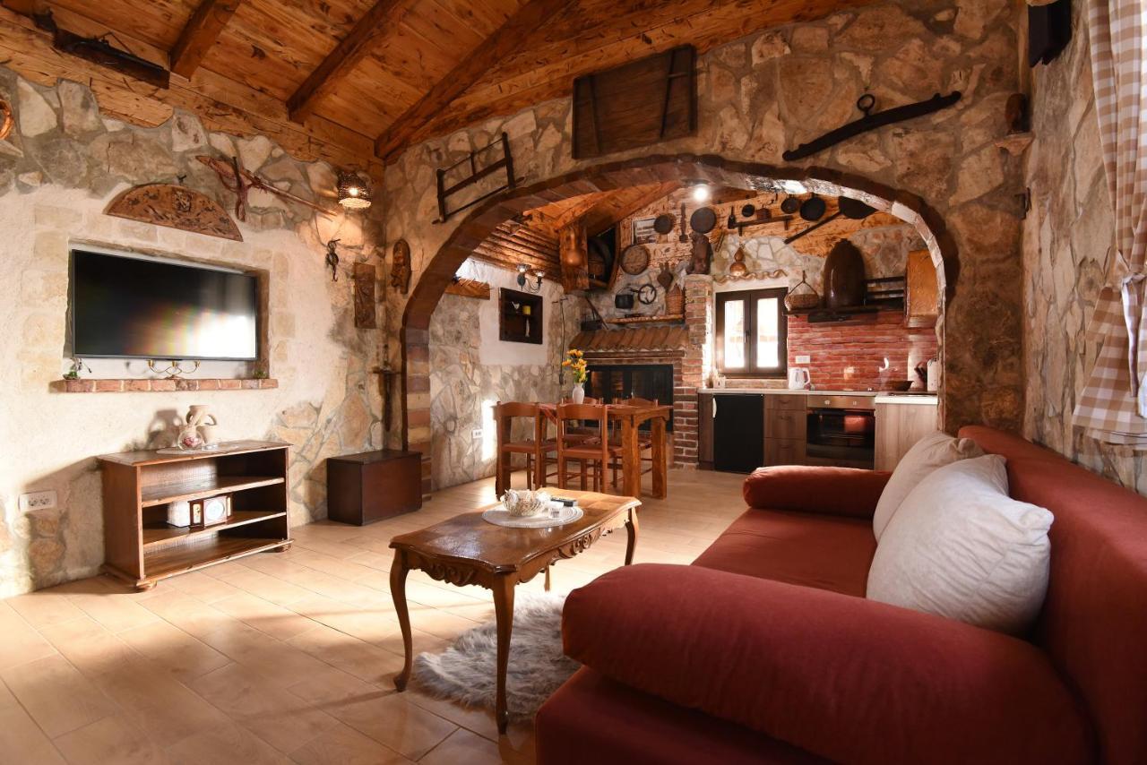 House & Palaca Donji Zemunik
